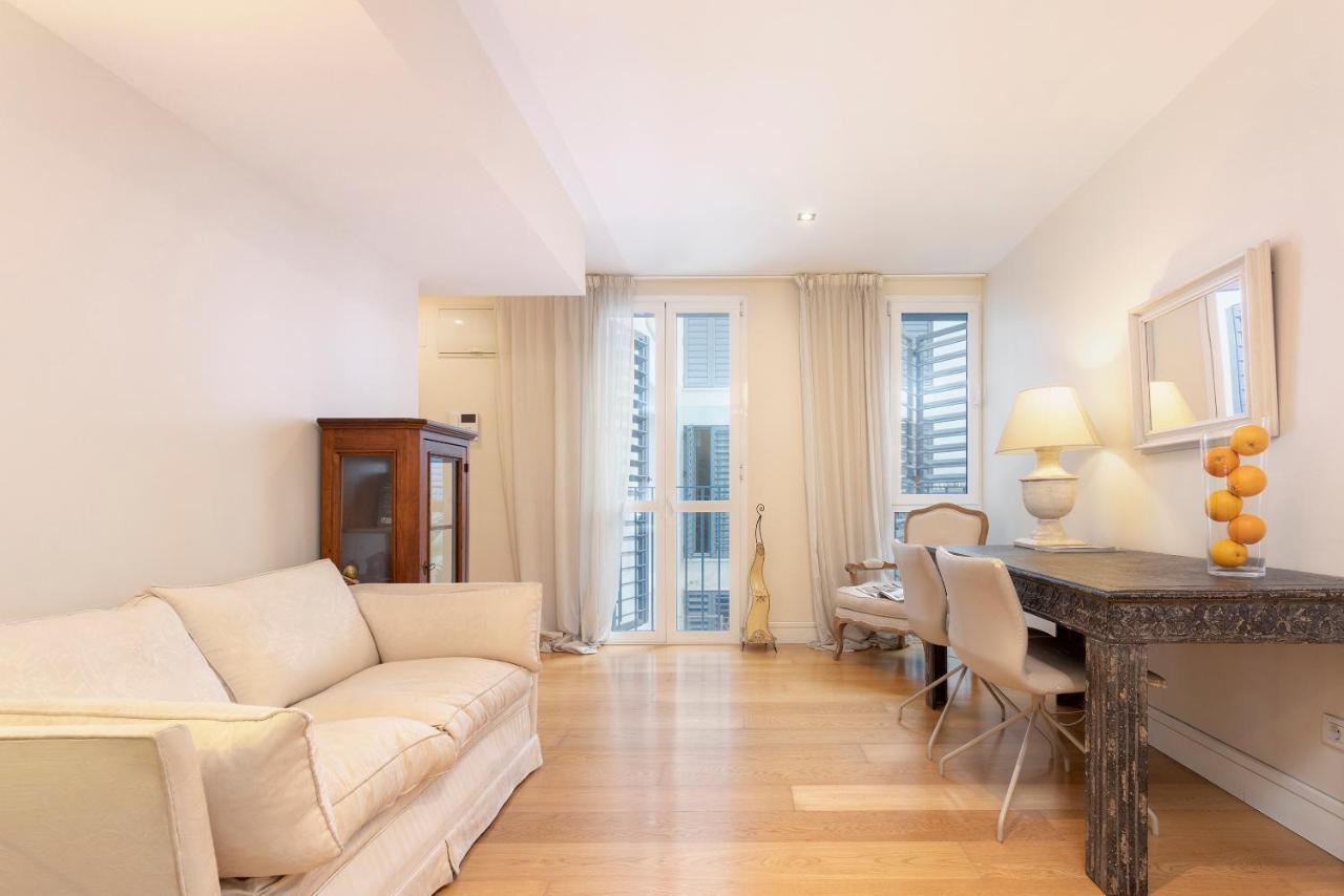 Acogedor Apartamento Junto A La Catedral By Rent Me Малага Екстериор снимка