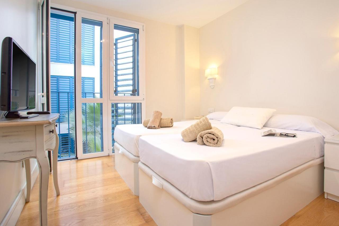 Acogedor Apartamento Junto A La Catedral By Rent Me Малага Екстериор снимка