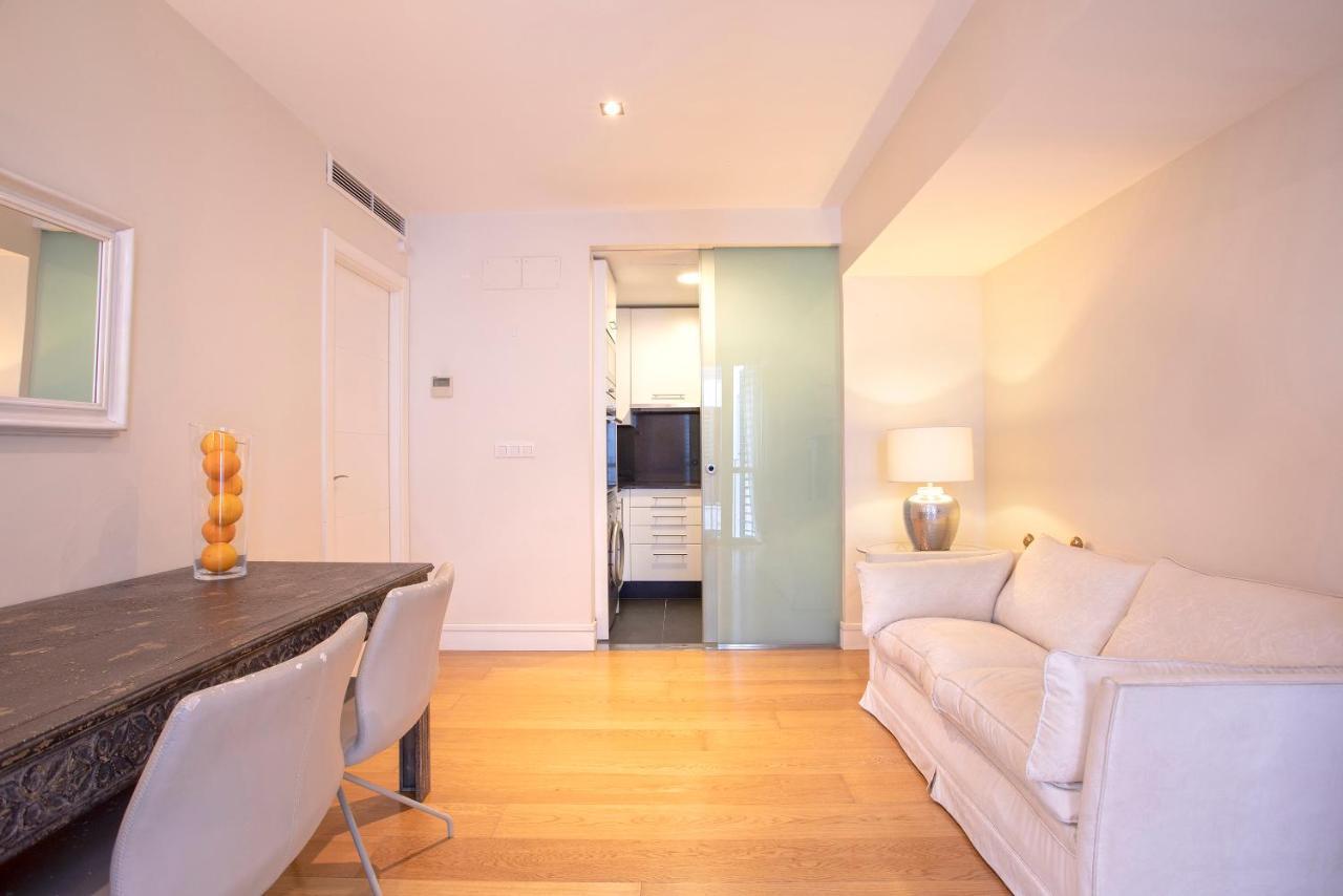 Acogedor Apartamento Junto A La Catedral By Rent Me Малага Екстериор снимка