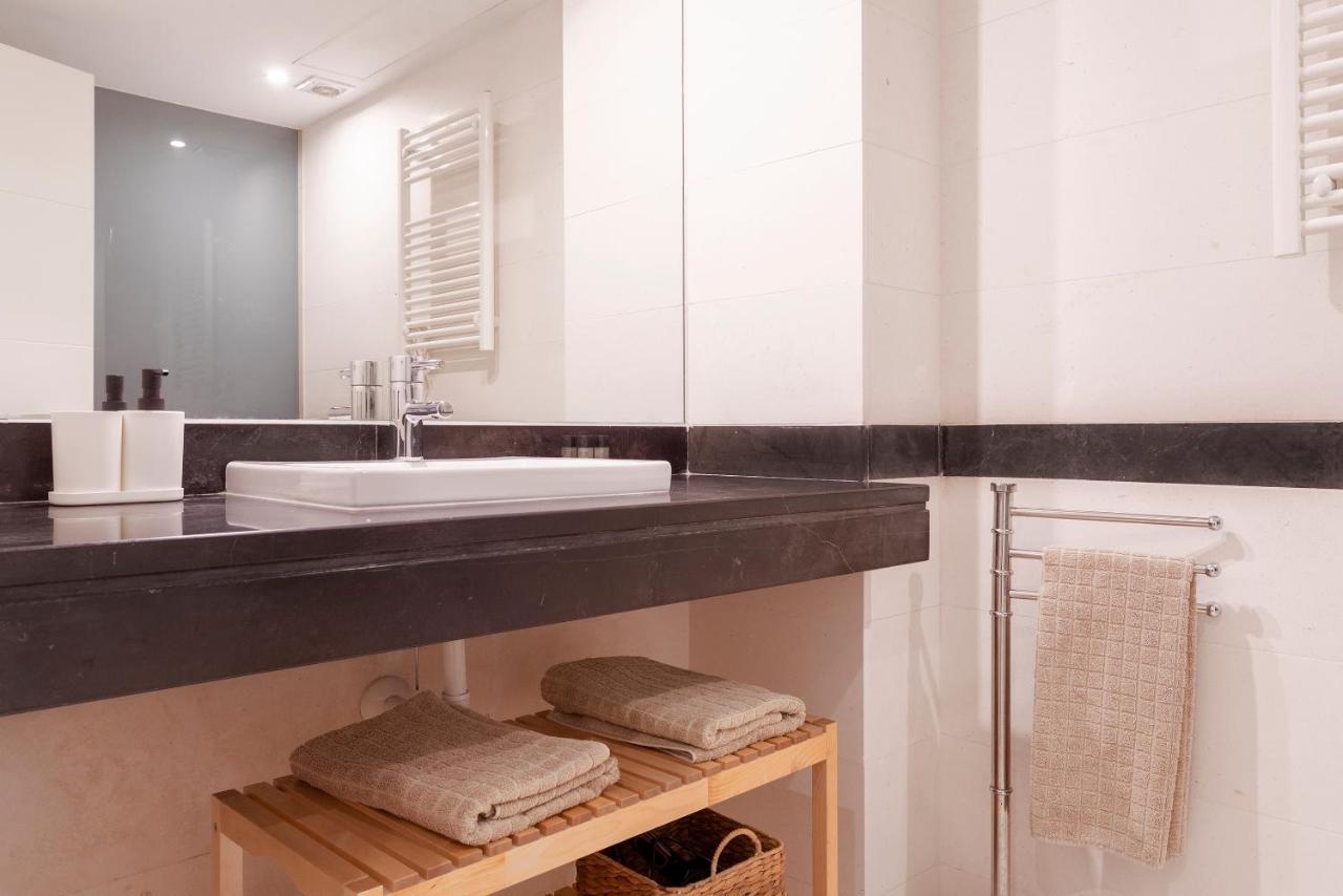 Acogedor Apartamento Junto A La Catedral By Rent Me Малага Екстериор снимка
