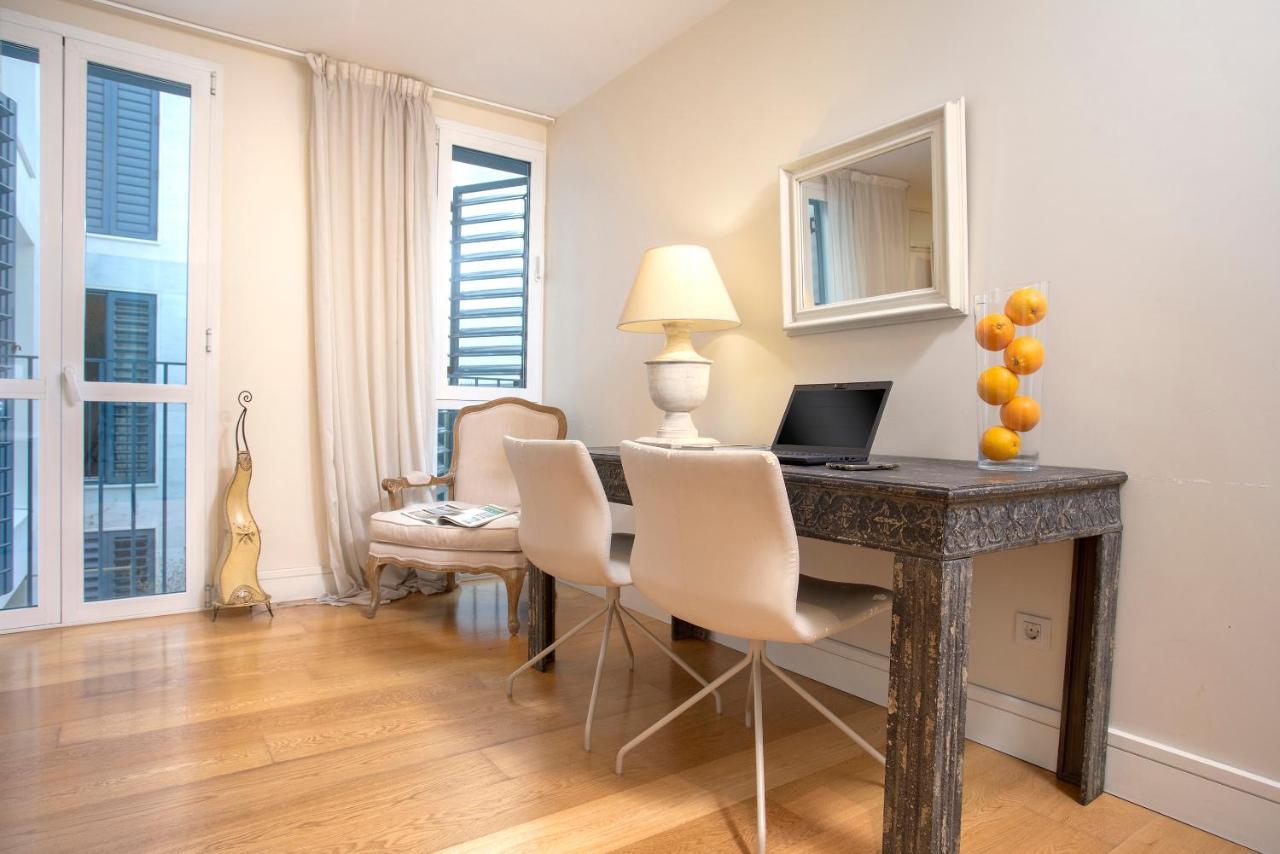 Acogedor Apartamento Junto A La Catedral By Rent Me Малага Екстериор снимка